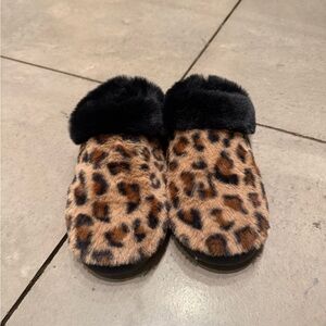 Leopard Print Cuddl Dud Slippers
